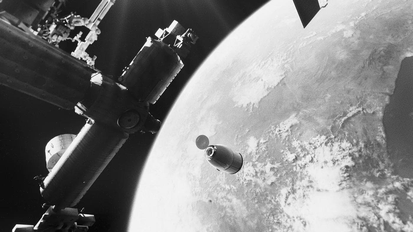 Representation of the NYX capsule preparing to dock the ISS